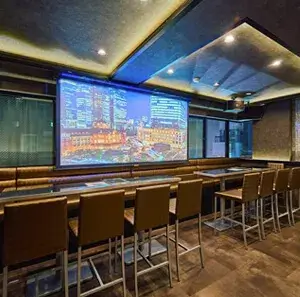 プロジェクター完備。プライベート貸切空間ならではの楽しみ方